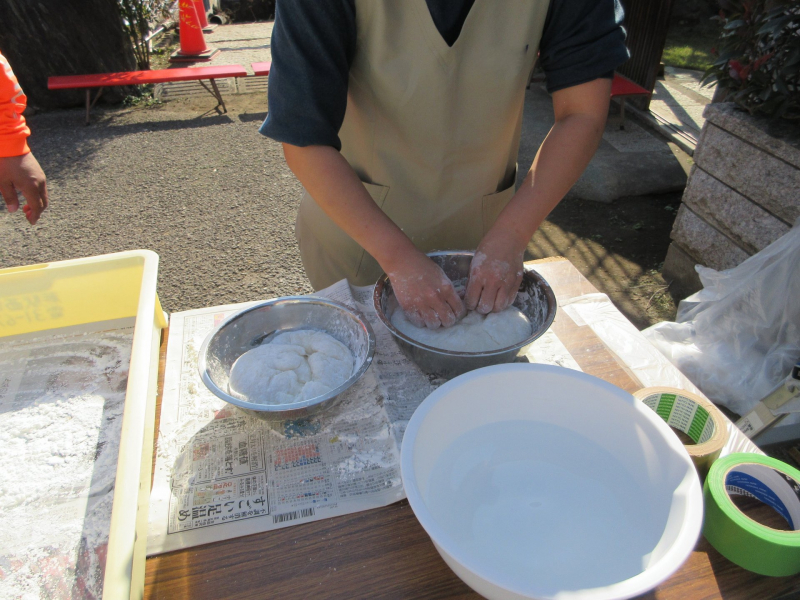 ついたお餅を鏡餅に変身させるよ！